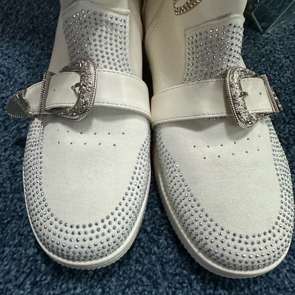 Cape Robbin White or black Boots with Silver Accents - Picture 9 of 14